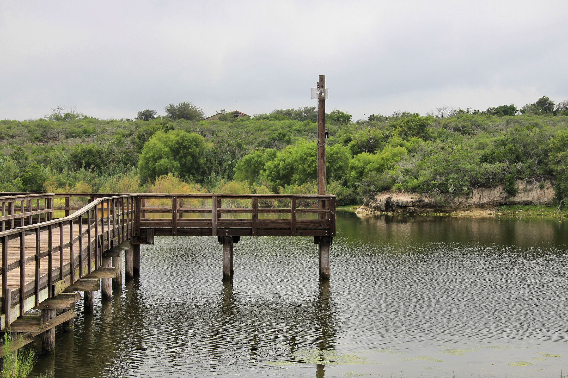 "File:Lake corpus christi sp pier.jpg" by Larry D. Moore is licensed under CC BY-SA 3.0