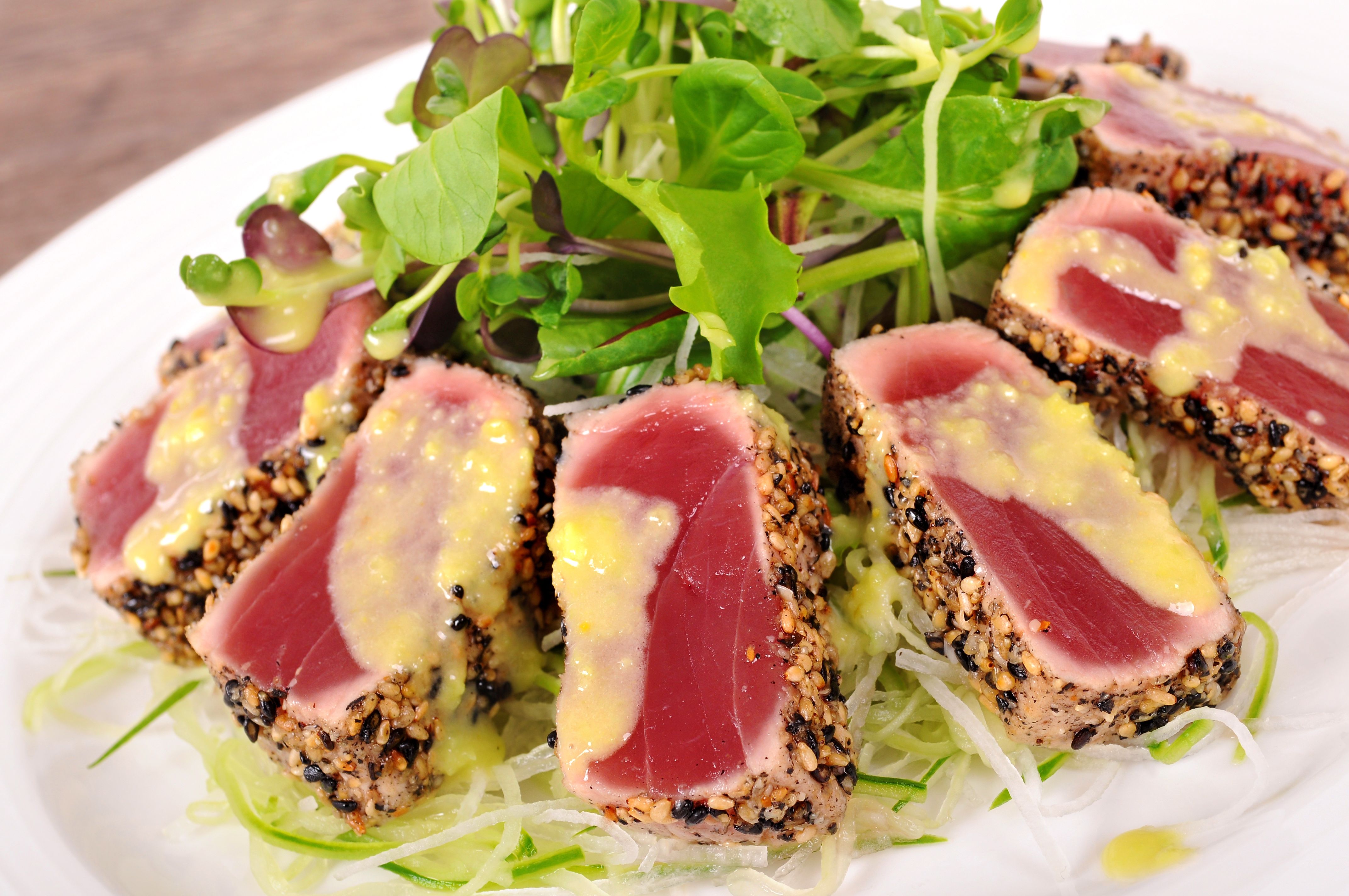 From Boat to Bowl: Chef-Level Tuna Poké Nachos Made with Fresh Black Fin 